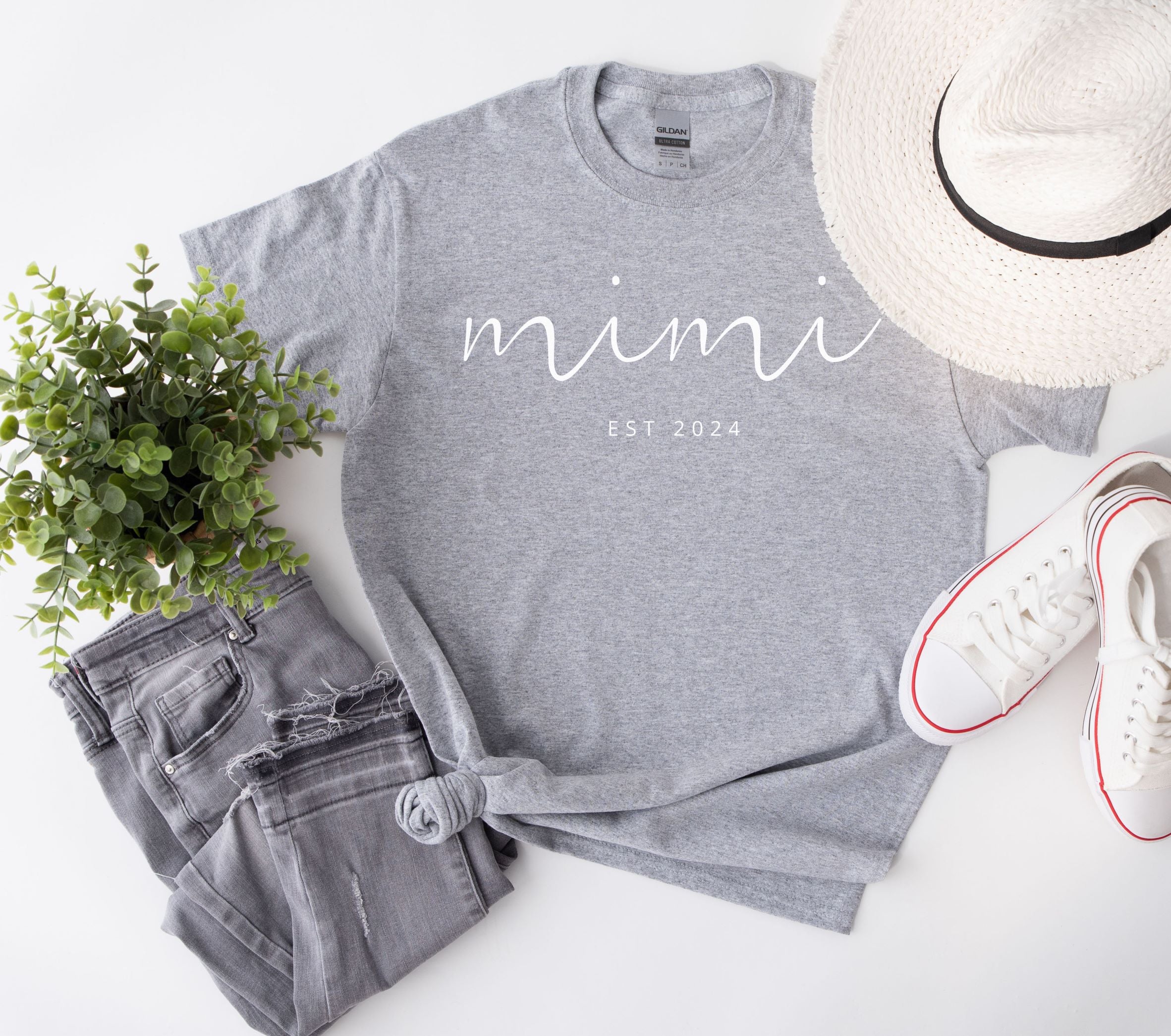 Personalized Mom T-Shirt, Custom Mama Shirt with Names, Trendy Mother's Day Gift, Stylish Mom Apparel
